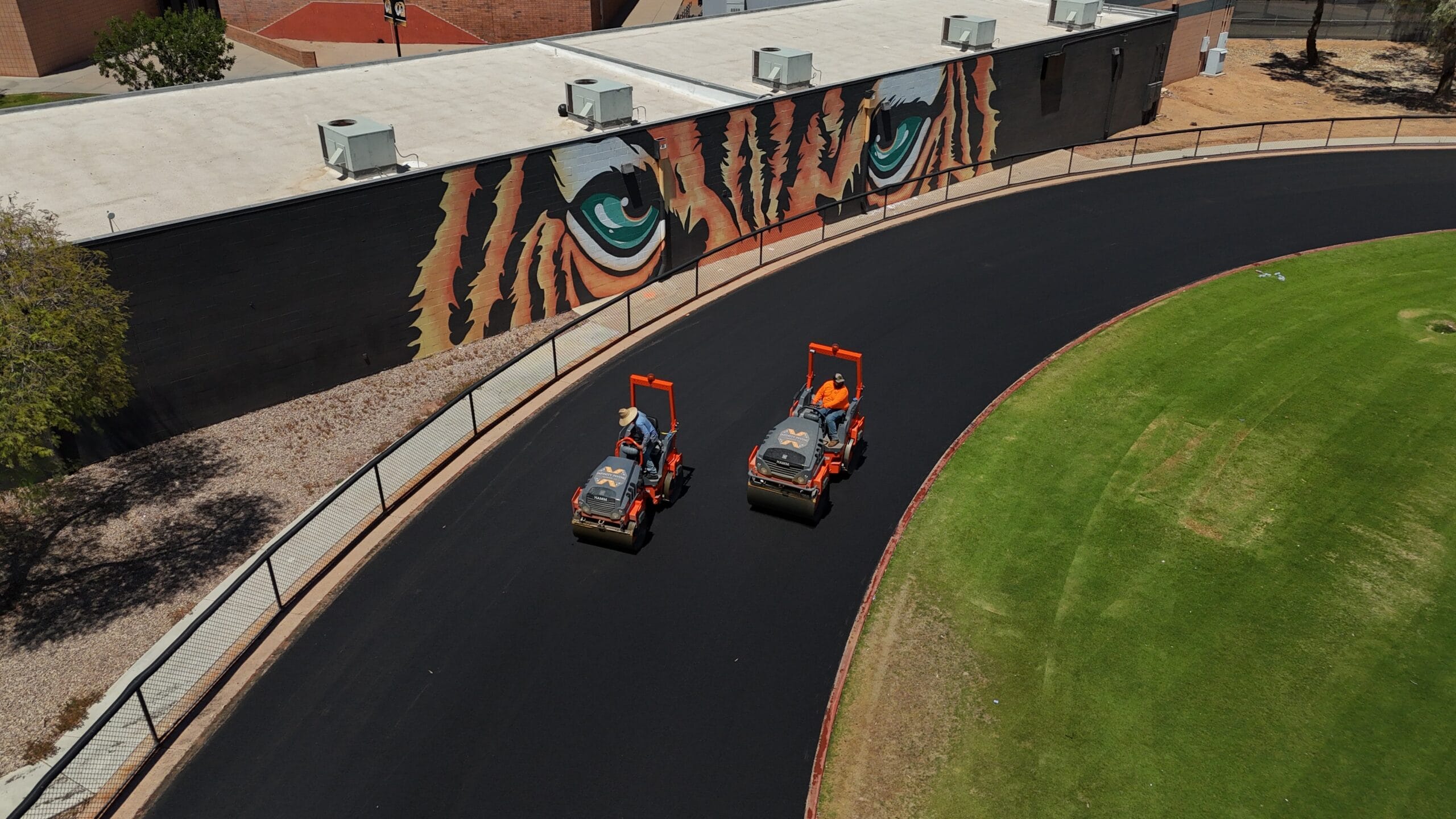 Asphalt track paving